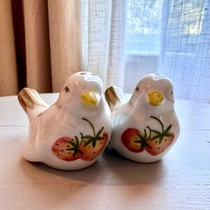 Sweet Andrea by Sadek Charming Vintage Bird Salt and Pepper Shakers